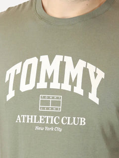 Camiseta Tommy Jeans Masculina Regular Athletic Club Verde Militar