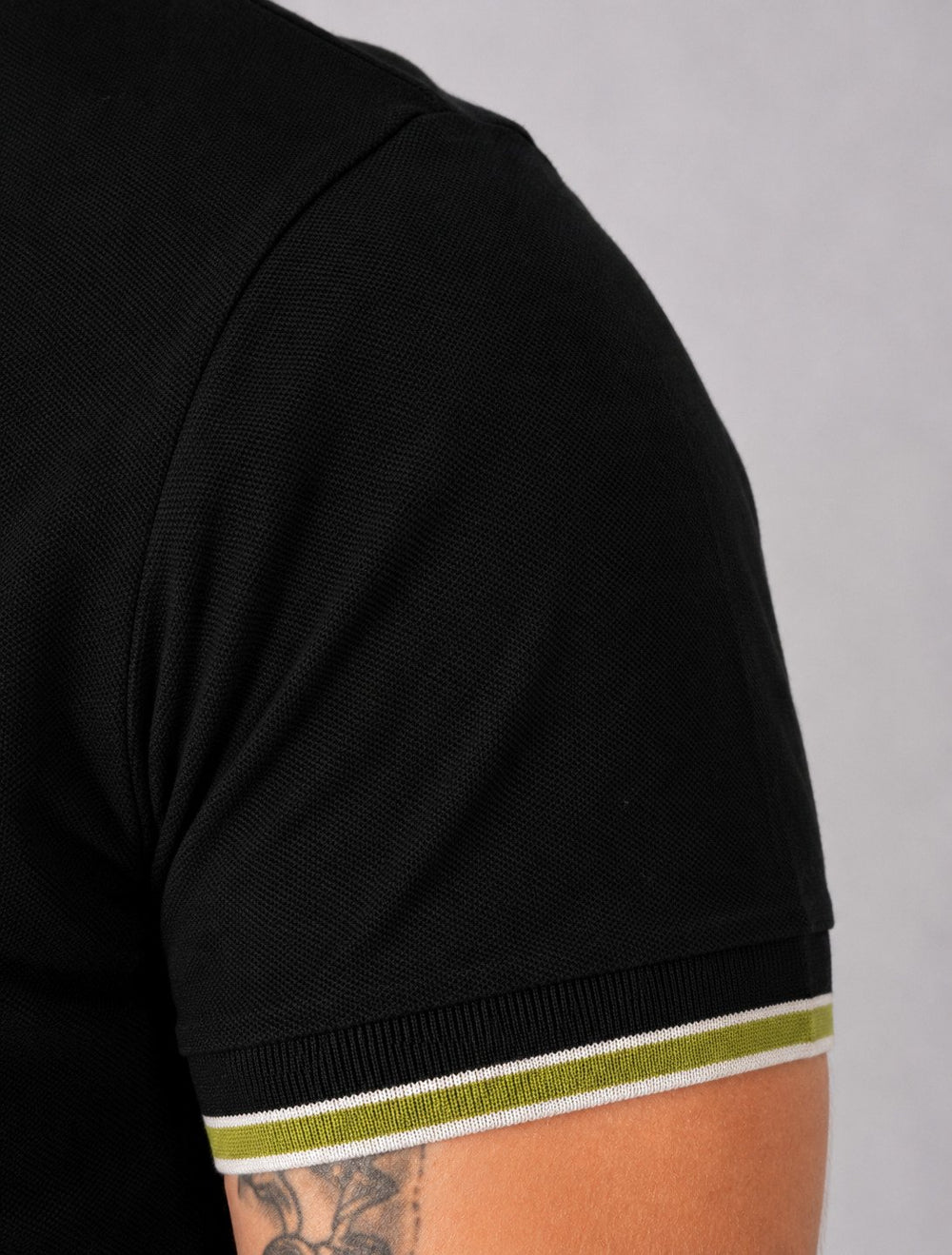 Polo Colcci Masculina Regular Piquet Rubber Logo Preto