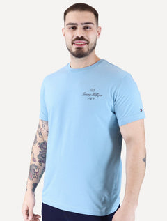 Camiseta Tommy Hilfiger Masculina Outline Flag Script Azul Claro