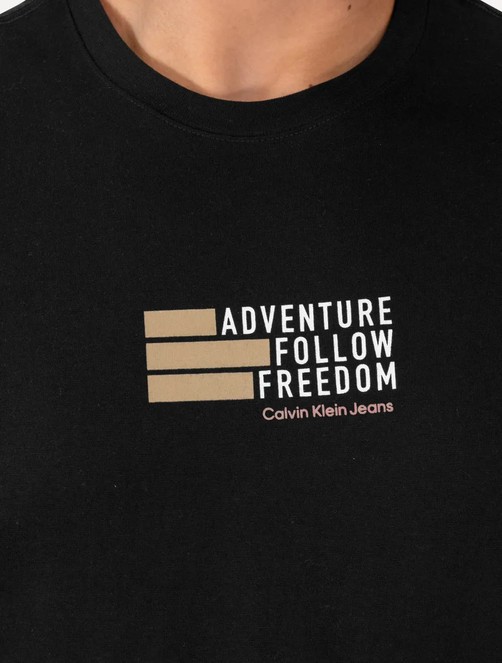 Camiseta Calvin Klein Jeans Masculina Adventure Follow Freedom Preta