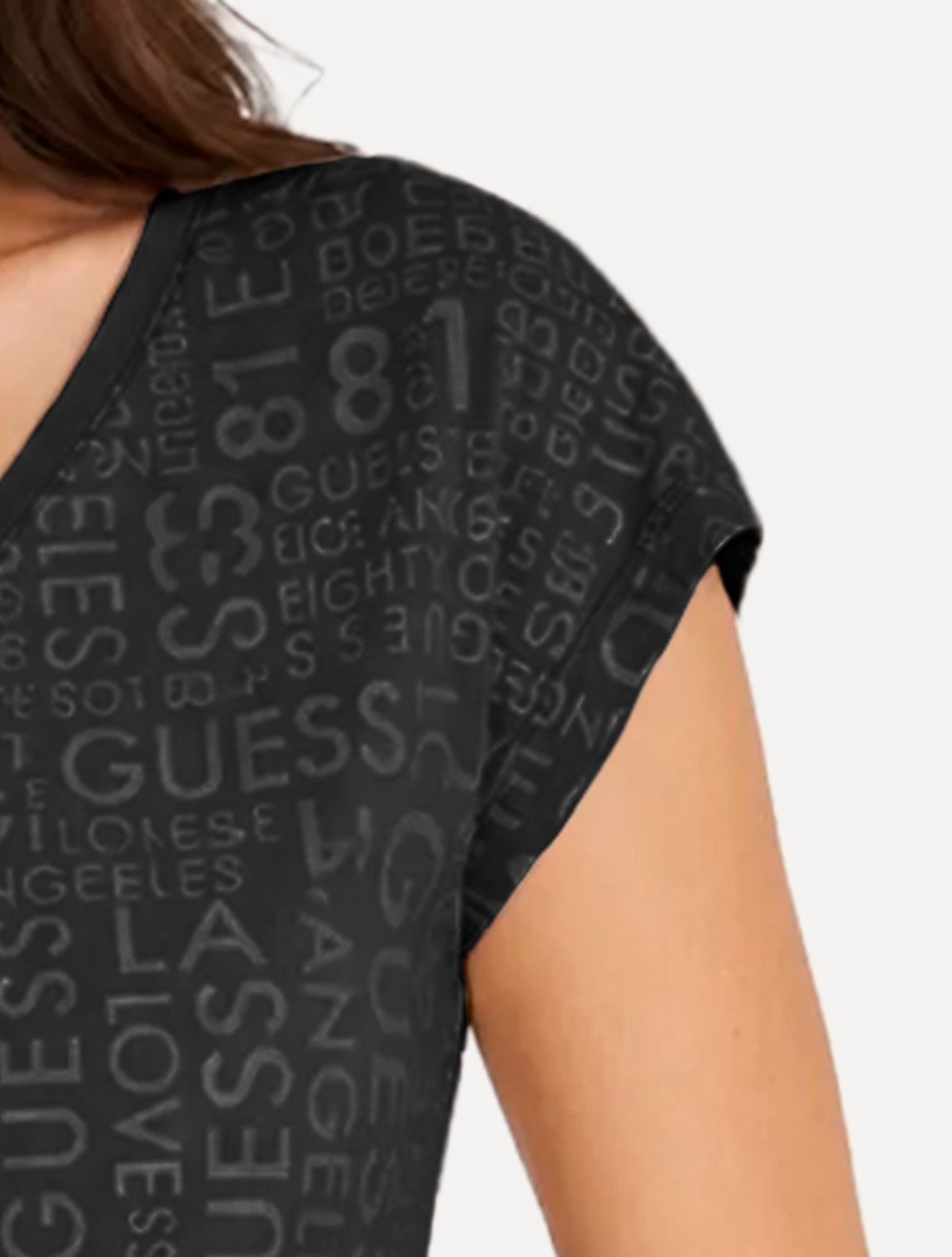 Camiseta Guess Feminina Estampada Gola V Preta