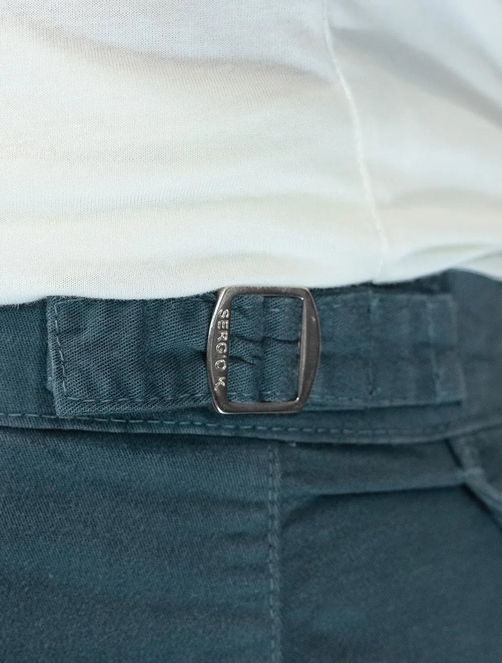 Bermuda Sergio K Chino Sarja Elastano Com Fivela S26 Azul Cobalto