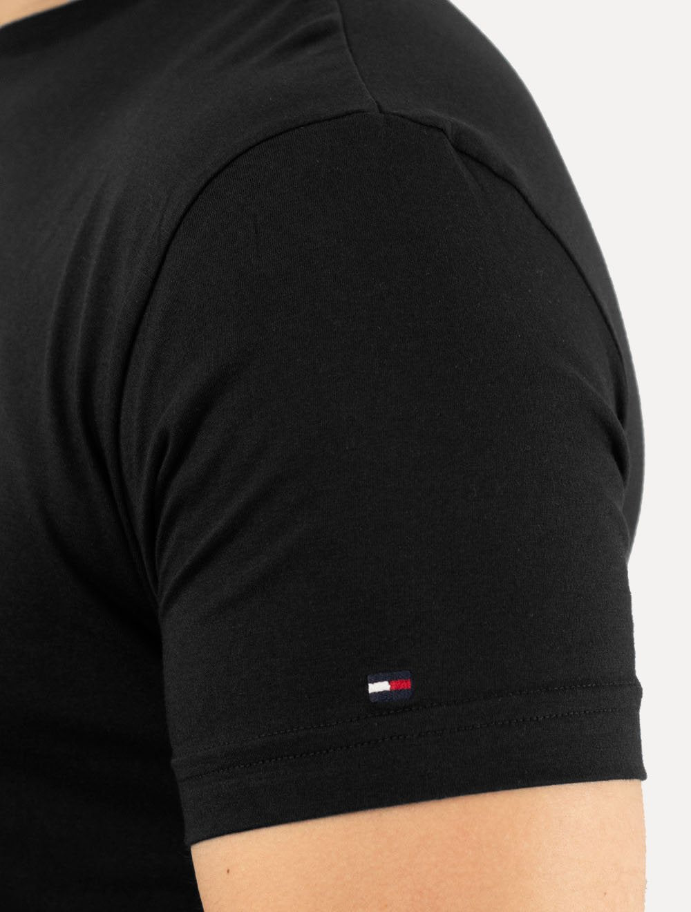 Camiseta Tommy Hilfiger Masculina Columbus H Roundle Logo Preta