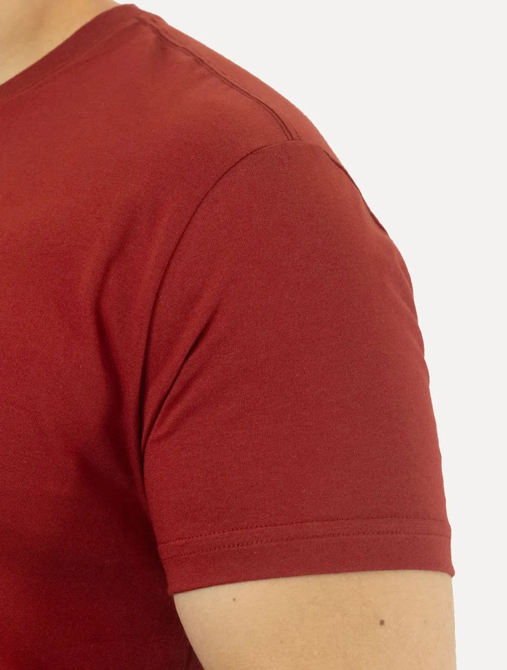 Camiseta Tommy Hilfiger Masculina Essential V-Neck Vermelho Escuro
