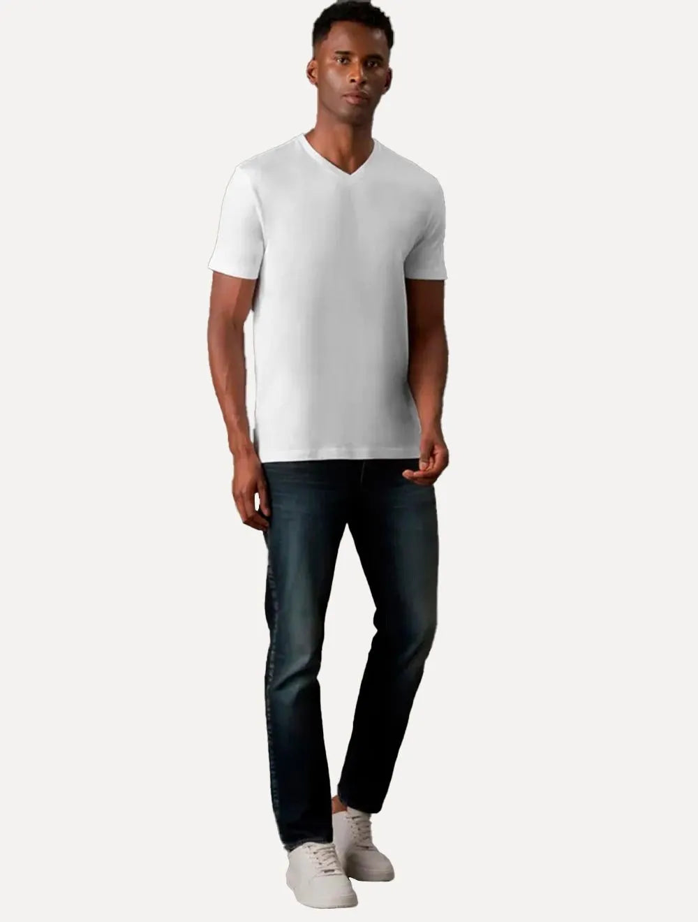 Camiseta Calvin Klein Jeans Masculina Gola V Essentials Logo Lateral Branca