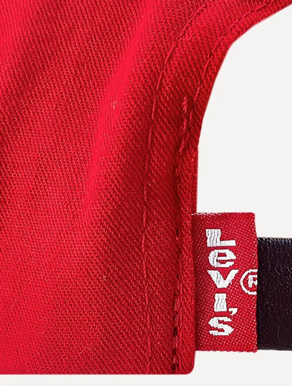 Boné Levis Curved Visor New Batwing Cap Vermelho