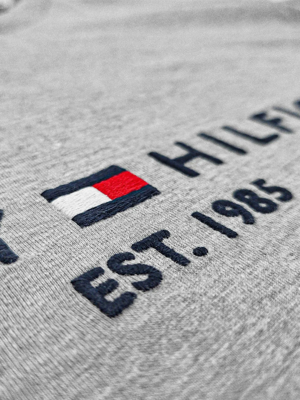 Camiseta Tommy Hilfiger Masculina Core Logo Tee Cinza Mescla