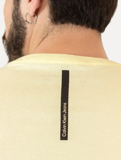 Camiseta Calvin Klein Jeans Masculina Vertical Mirror Amarela
