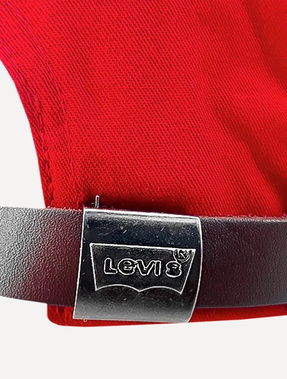 Boné Levis Curved Visor New Batwing Cap Vermelho