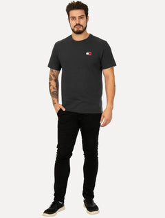 Camiseta Tommy Jeans Masculina Regular Med Flag Badge Preta