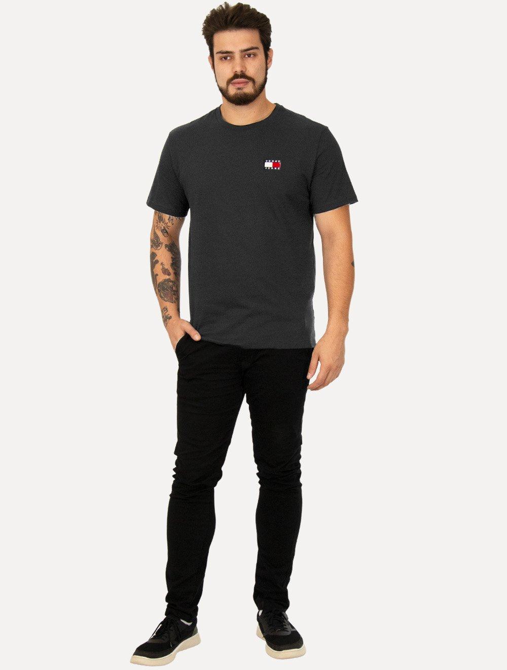 Camiseta Tommy Jeans Masculina Regular Med Flag Badge Preta