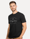 Camiseta King & Joe Masculina Estampada Explore The Preta