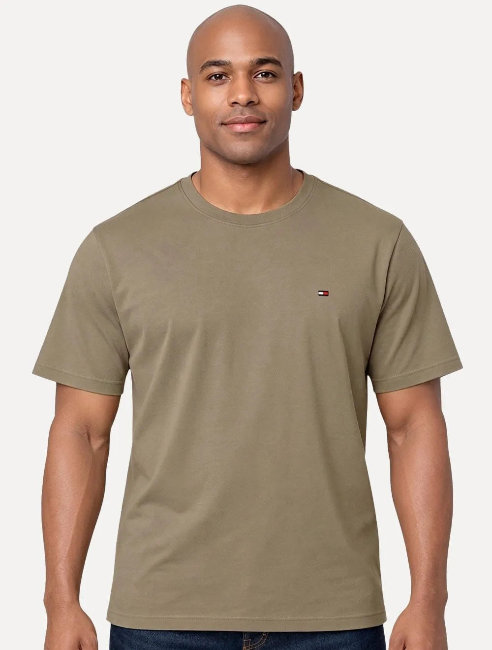 Camiseta Tommy Jeans Masculina Regular C-Neck Flag Marrom Médio