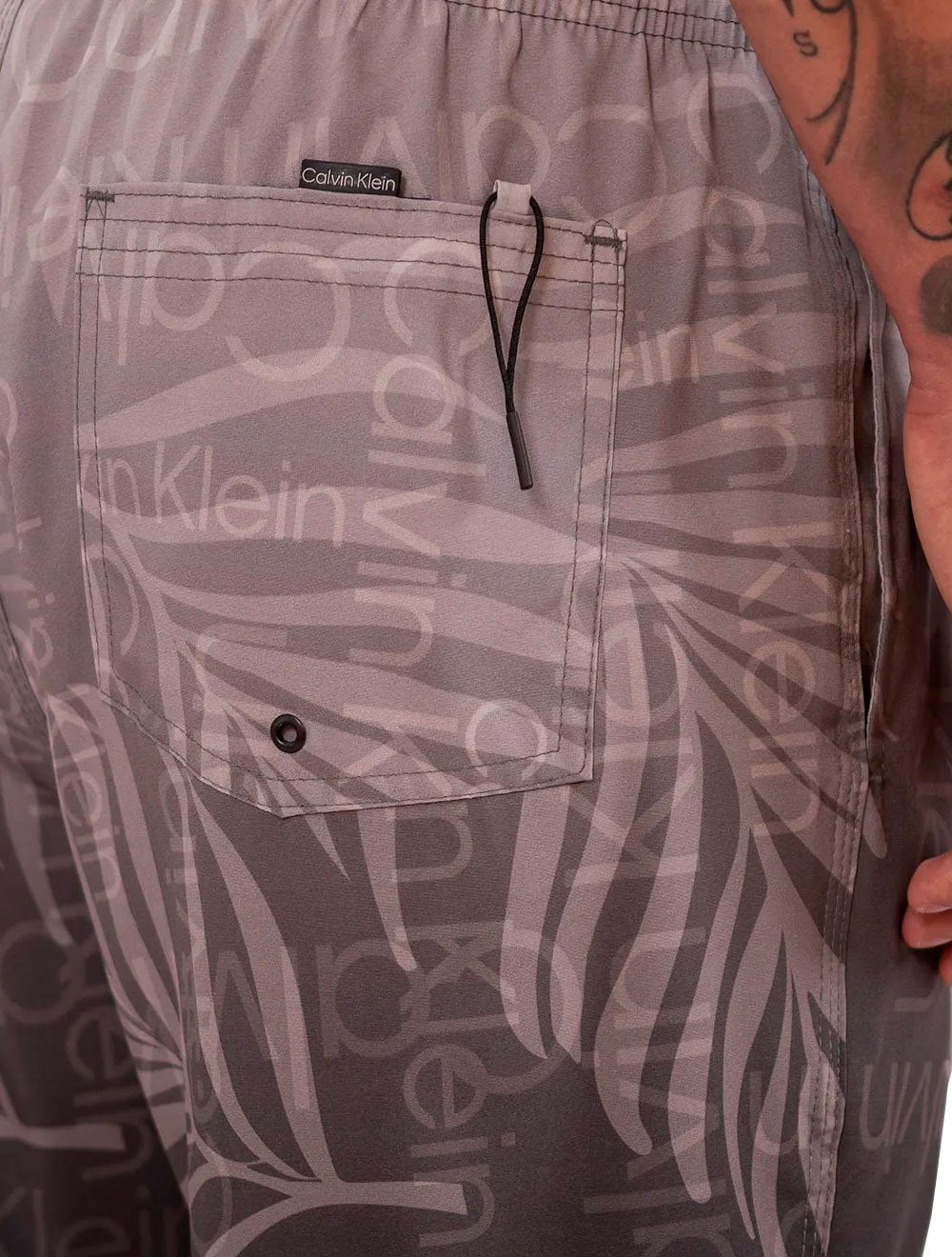 Short Calvin Klein Swimwear Masculino D'Água Logo Degradê Cáqui