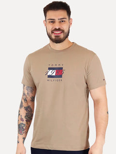Camiseta Tommy Hilfiger Masculina Linear Flag Graphic Marrom Claro