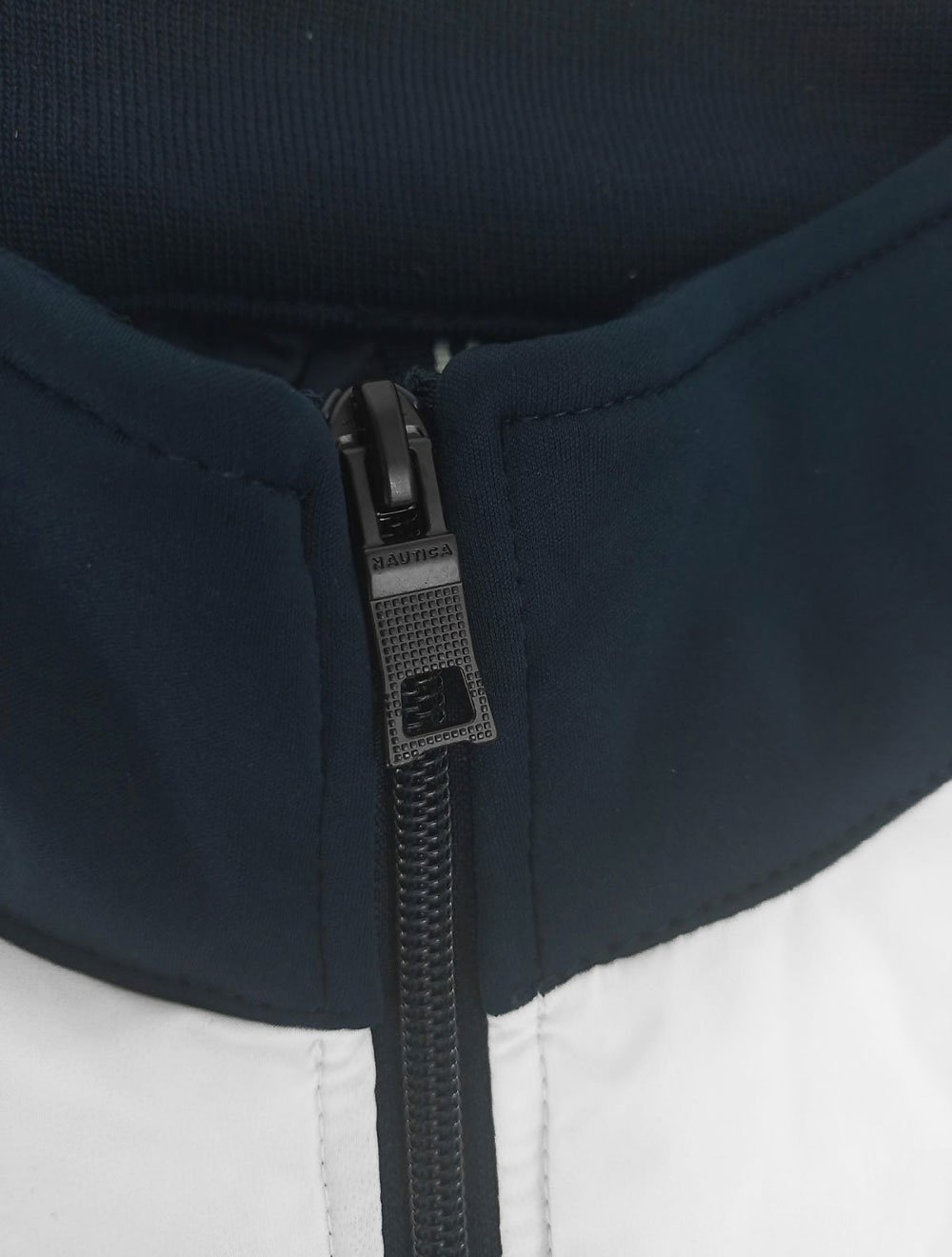 Jaqueta Nautica Masculina Rainbreaker Active Stretch Pocket Sash Marinho/Off-White