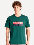Camiseta Tommy Jeans Masculina Regular Entire Logo Verde Escuro
