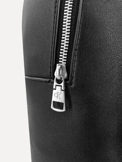 Mochila Calvin Klein Jeans Masculina Lateral Re Issue Logo Preta