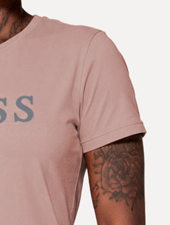 Camiseta Guess Feminina Silk Classic Logo Rosa Médio