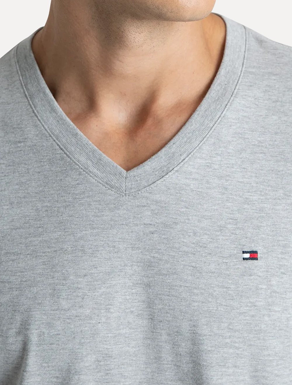 Camiseta Tommy Hilfiger Masculina Essential V-Neck Cinza Mescla