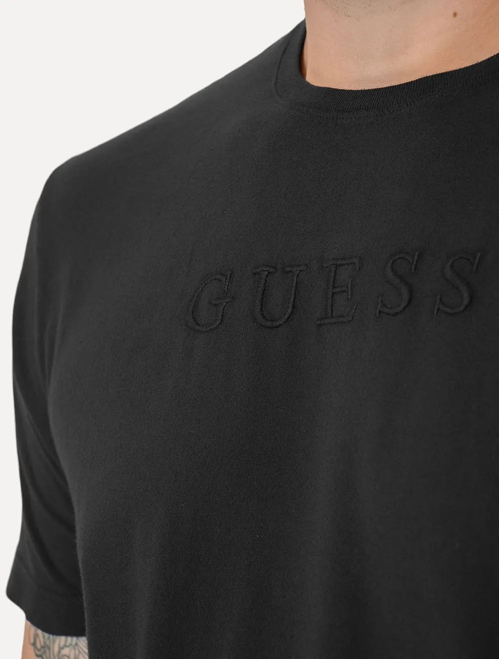 Camiseta Guess Masculina Logo Bordado Preta