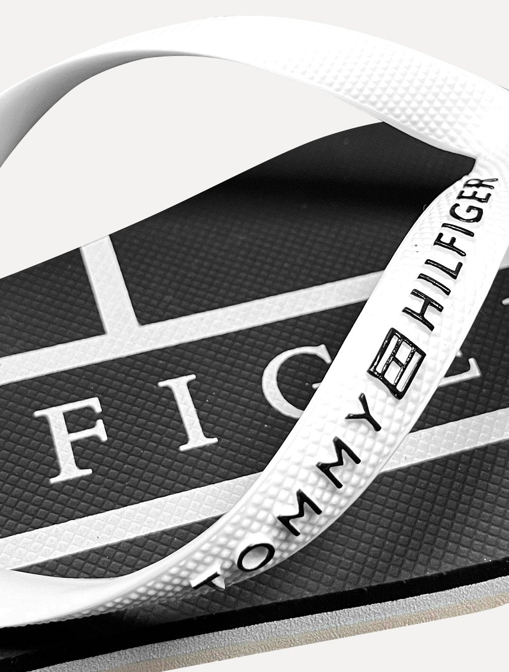 Chinelo Tommy Hilfiger Strips Rubber Beach Preto/Branco/CáquI