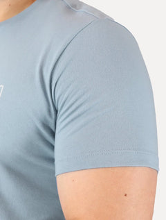 Camiseta Guess Masculina Outline White Logo Azul Claro