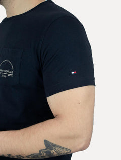 Camiseta Tommy Hilfiger Masculina Arch Pocket Azul Marinho