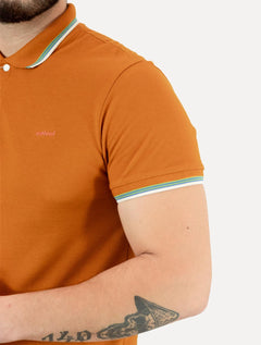 Polo Colcci Masculina Piquet Frisos Orange Logo Amarelo Escuro
