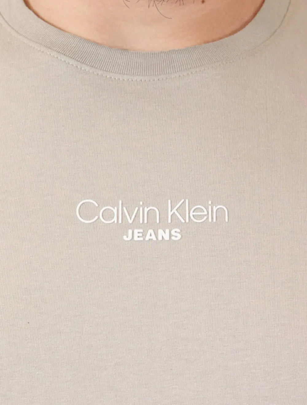 Camiseta Calvin Klein Jeans Masculina Frontal Logo Rubber Relevo Cáqui Claro