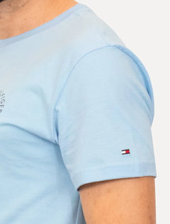 Camiseta Tommy Hilfiger Masculina Roundle Logo Chest Azul Claro