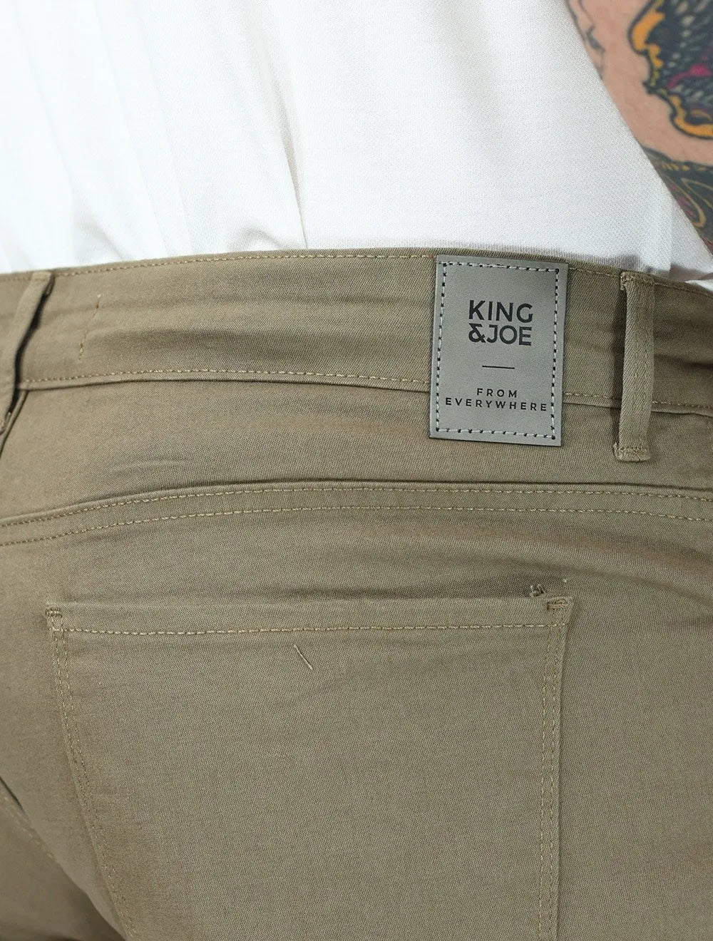 Bermuda King & Joe Masculina Slim Sarja 2X1 Five Pockets Cáqui