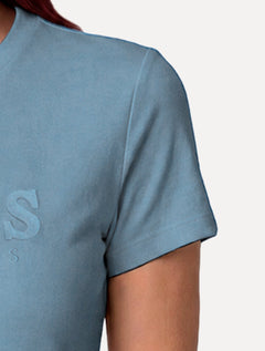 Camiseta Guess Feminina Bold Cursive Embossed Blue Logo Azul Médio