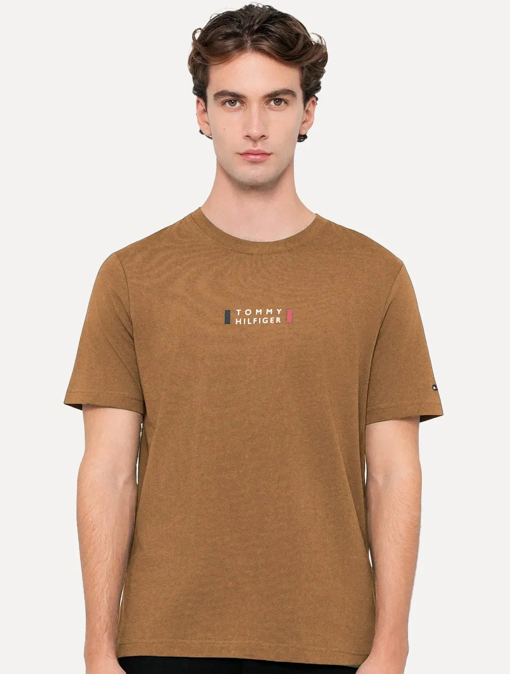 Camiseta Tommy Hilfiger Masculina Stack Center Brand Love Print Marrom Médio