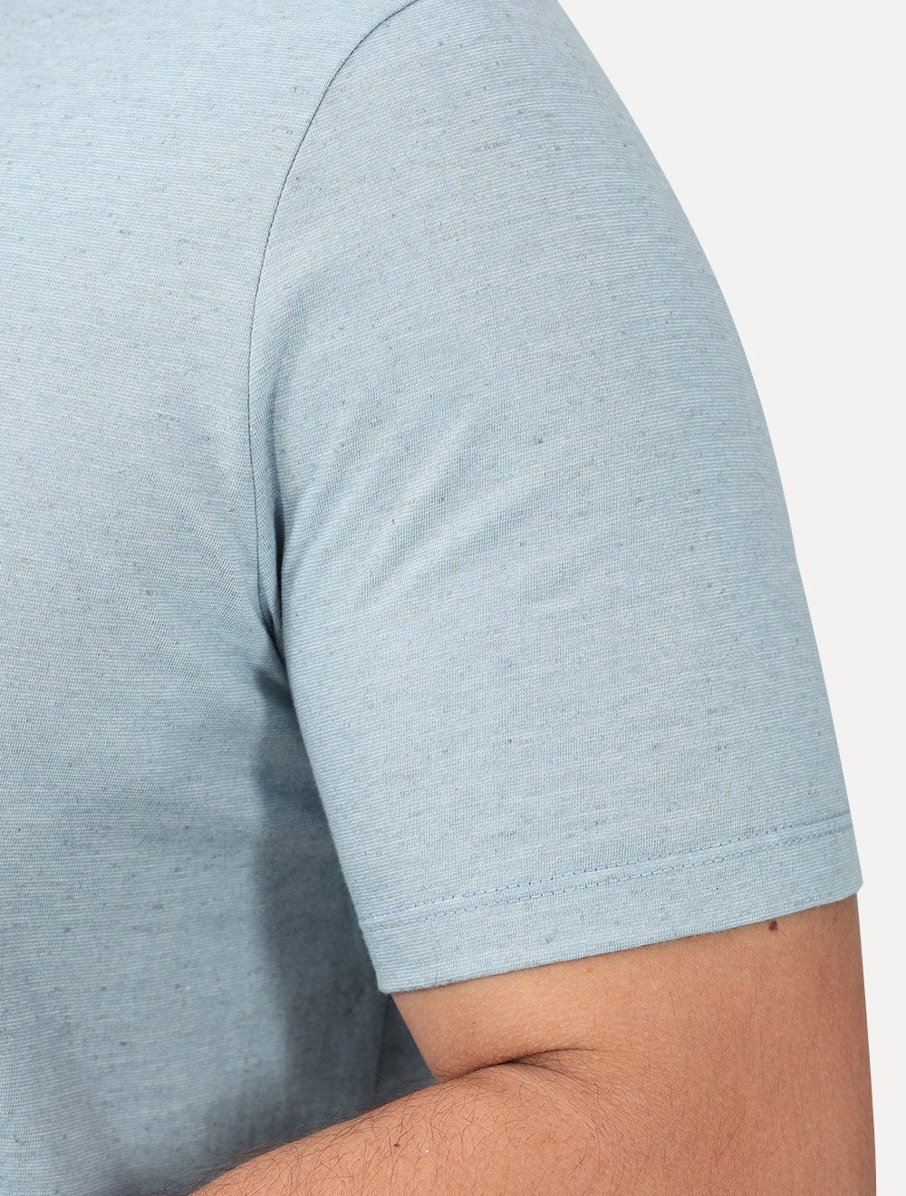 Camiseta Individual Comfort Linho Listrada Silk Logo Azul Claro
