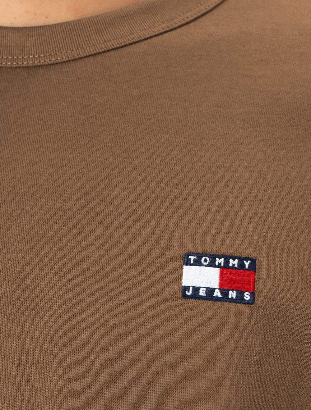 Camiseta Tommy Hilfiger Masculina Regular Badge Logo Tee Marrom