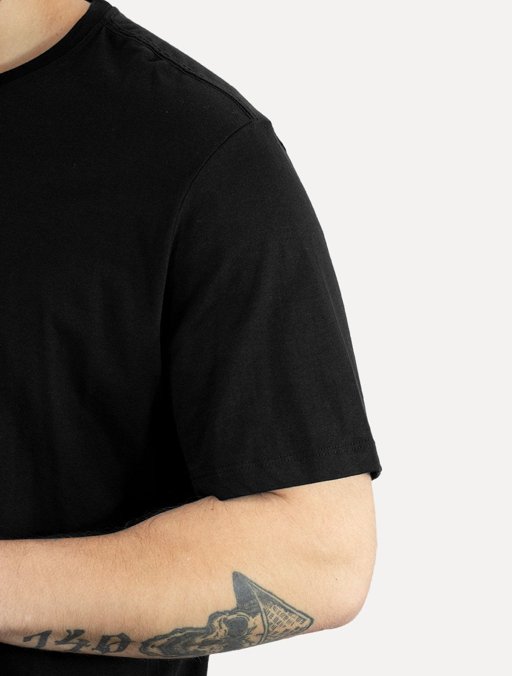 Camiseta Calvin Klein Jeans Masculina Embossed Logo Preta
