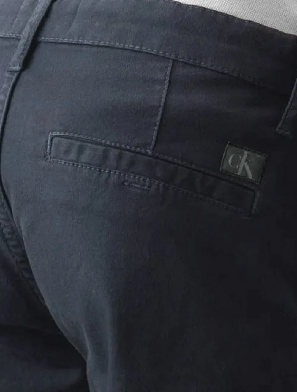 Bermuda Calvin Klein Infantil Color Chino Barra Virada Azul Marinho