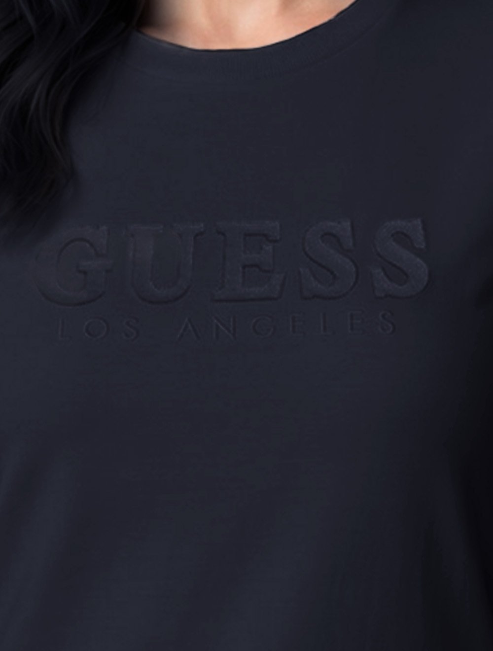 Camiseta Guess Feminina Bold Cursive Embossed Logo Azul Marinho