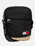 Bolsa Tommy Jeans Masculina Daily Essential Squared Reporter Preta