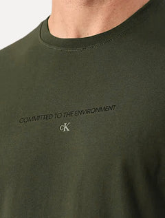 Camiseta Calvin Klein Jeans Masculina Committed to the Environment Verde Militar