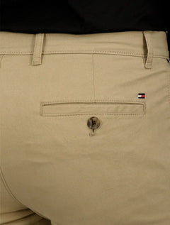 Calça Tommy Hilfiger Masculina Slim Bleeker THFlex Chino Stretch Cáqui