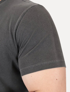 Camiseta Guess Masculina Rubber Est.1981 Stoned Chumbo