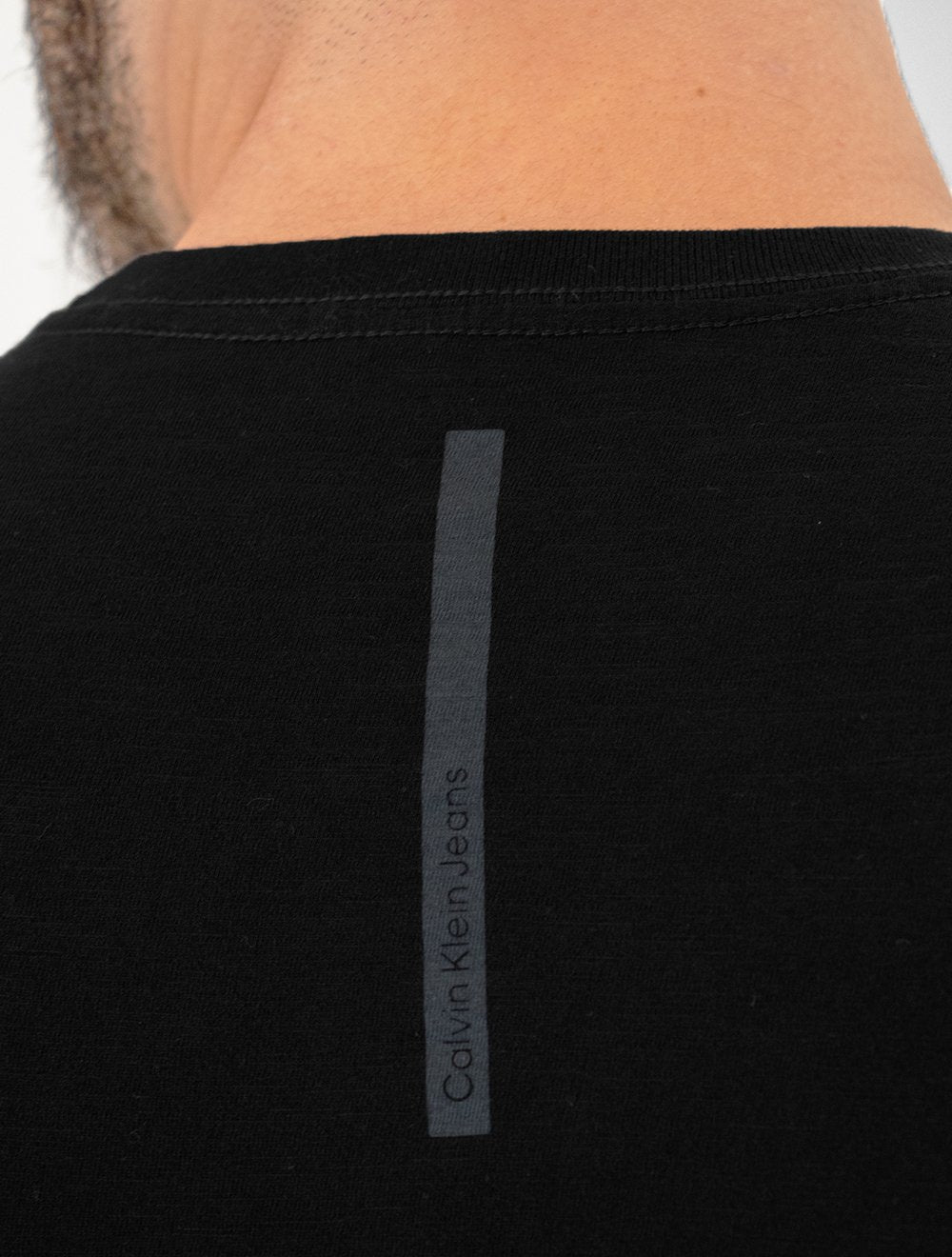 Camiseta Calvin Klein Jeans Masculina Flamê Etiqueta Preta