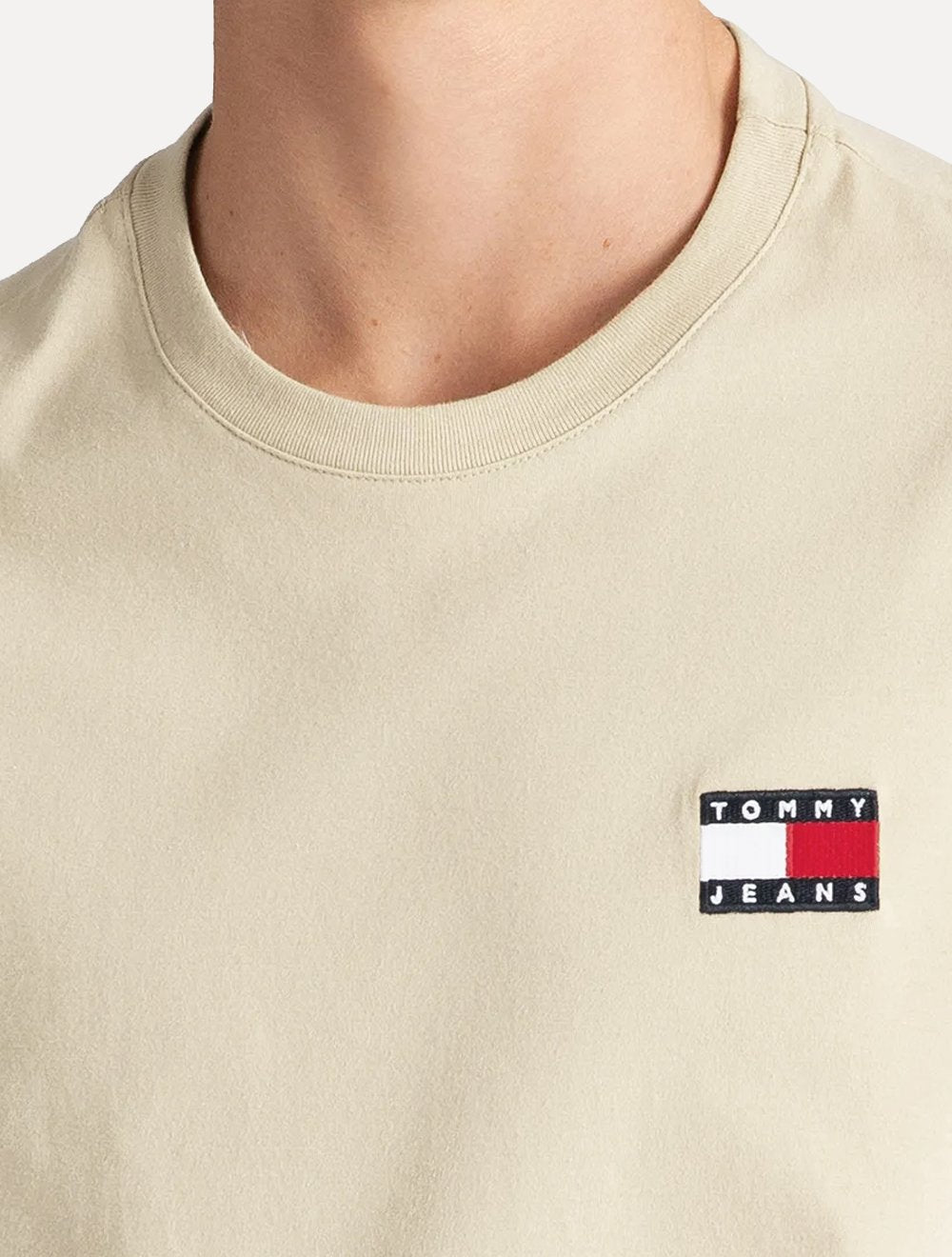 Camiseta Tommy Hilfiger Masculina Regular Badge Logo Tee Areia