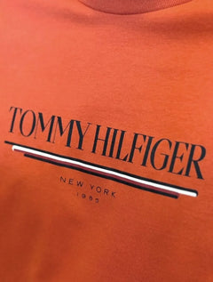 Camiseta Tommy Hilfiger Masculina Brand Love Big Laranja Escuro