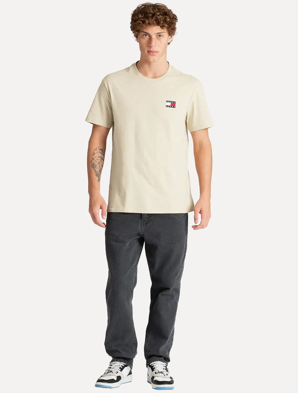 Camiseta Tommy Hilfiger Masculina Regular Badge Logo Tee Areia