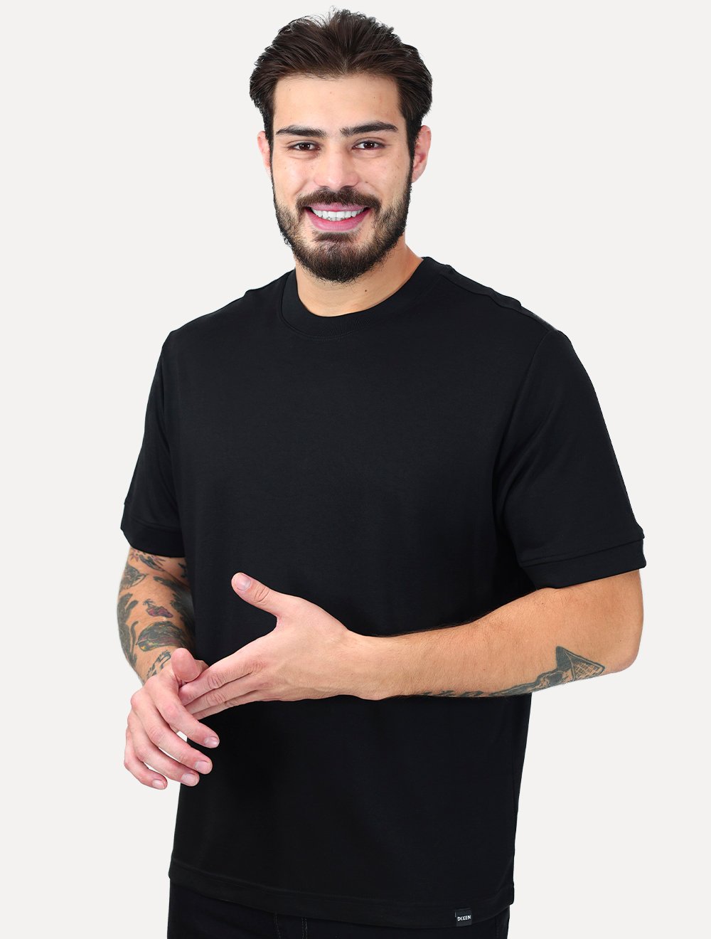 Camiseta Dixen Over Recorte Estruturado na Manga Preta