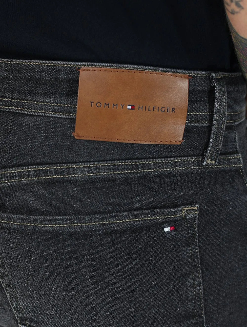 Calça Tommy Hilfiger Jeans Masculina Regular Fit Mercer Arcade Grey Cinza Escuro