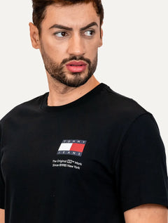 Camiseta Tommy Jeans Masculina Regular Essential Flag Text Preta